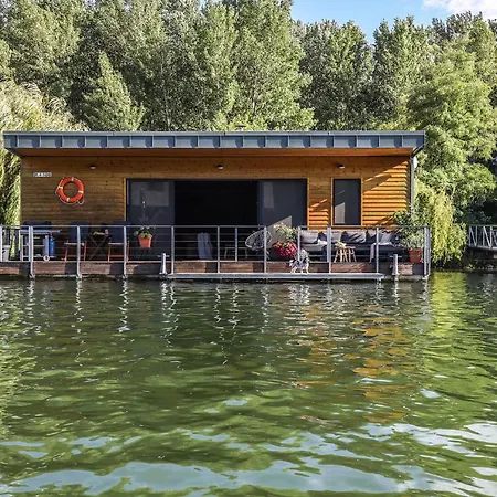 Hausbót U Rybára A Kačky * Pozsony