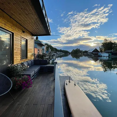 Hausbót U Rybára A Kačky Nyaraló