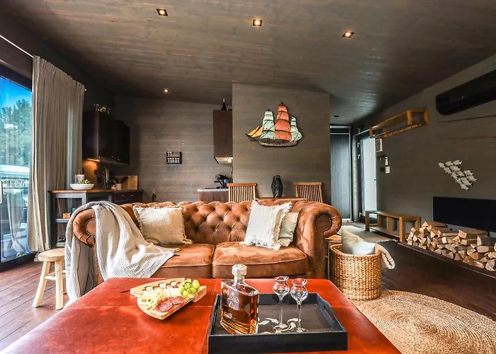 Hausbot U Rybara A Kacky Tatil Evi *