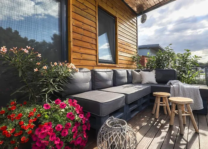 Hausbot U Rybara A Kacky