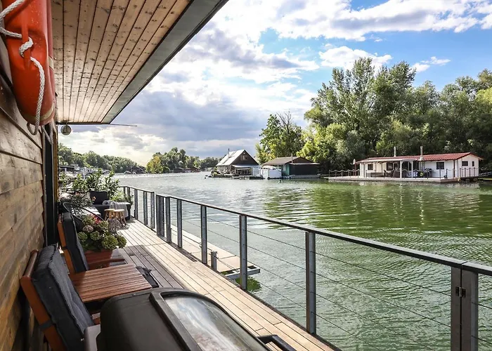 Hausbot U Rybara A Kacky Tatil Evi *