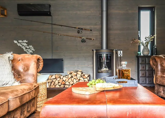 Hausbot U Rybara A Kacky *