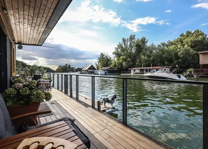 Hausbot U Rybara A Kacky