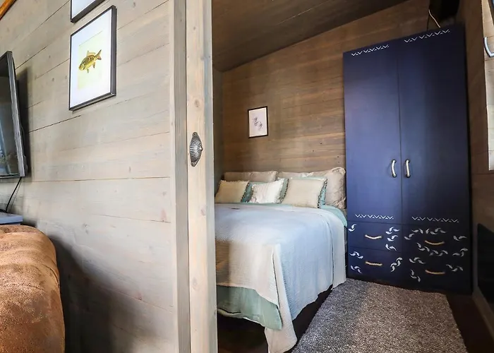 Hausbot U Rybara A Kacky