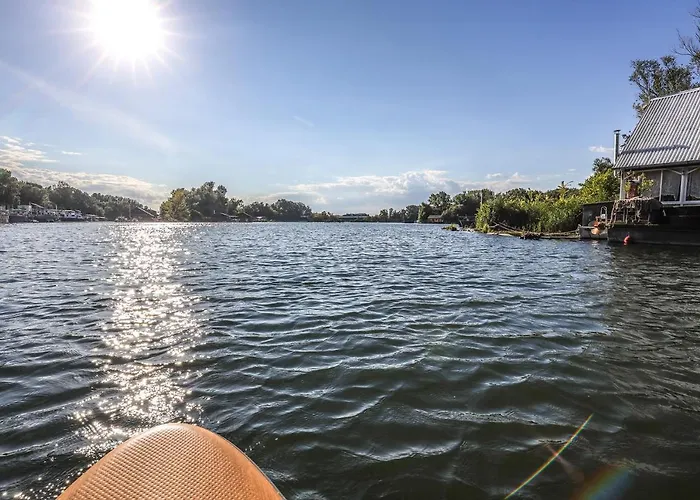 Hausbot U Rybara A Kacky *