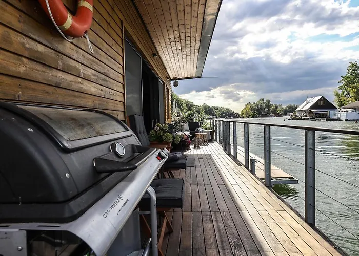 Hausbot U Rybara A Kacky